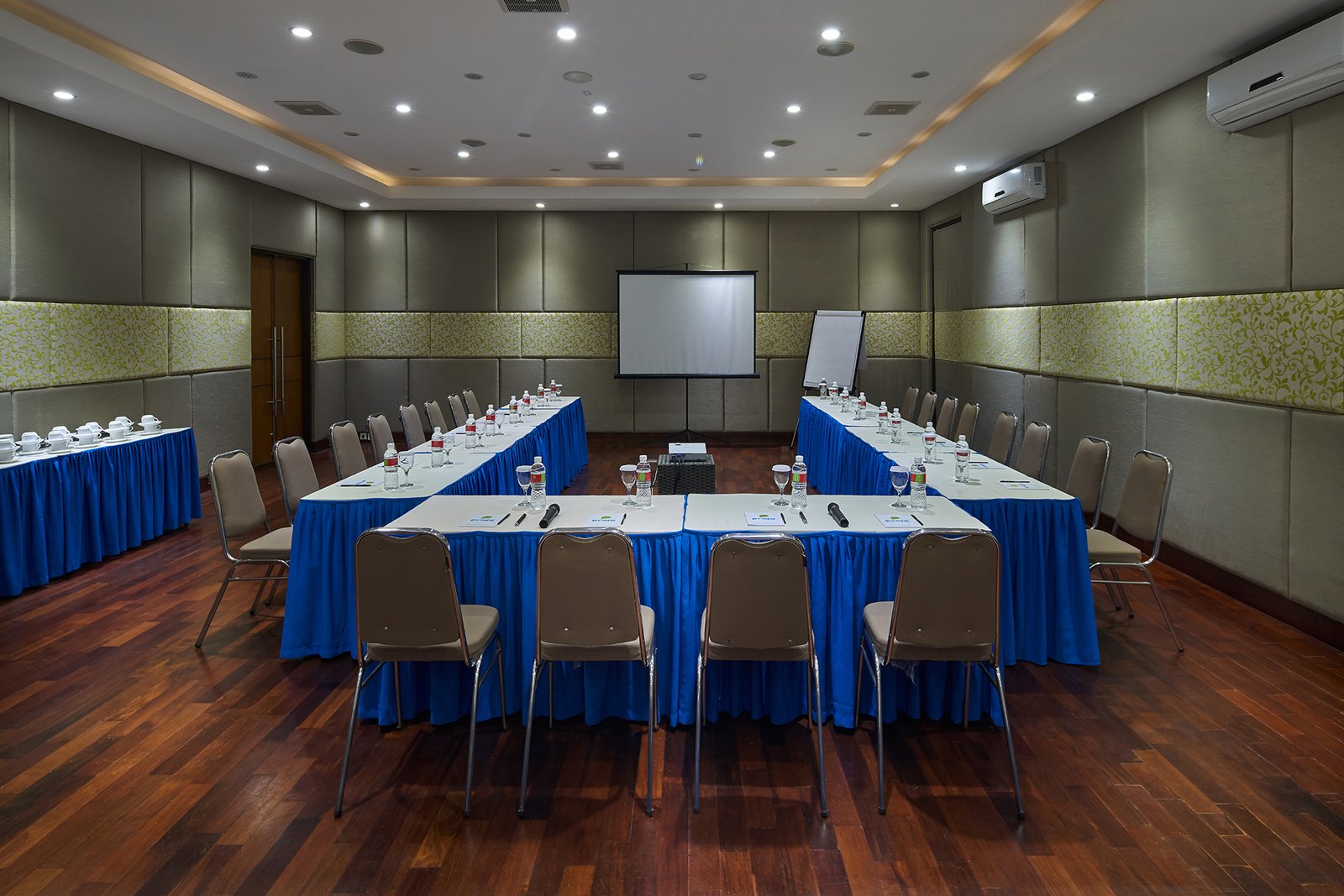 U-shape meeting setup with projector at Praja Hotel Bali