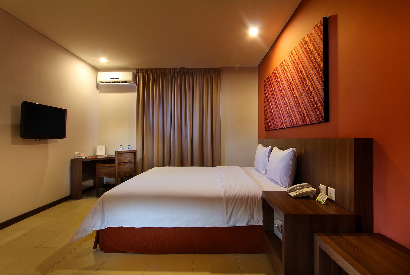 Space to work and unwind in the Deluxe Double